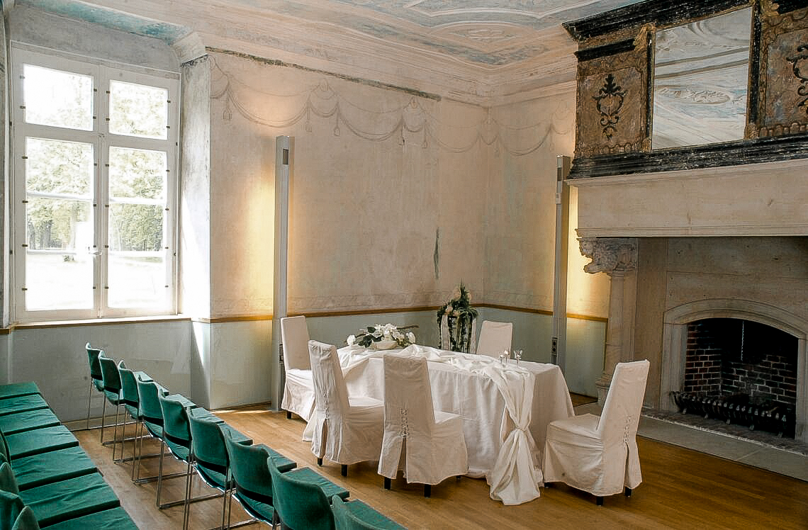 https://kerstin-sven.de/wp-content/uploads/2023/06/4637_festsaal_mit_trautisch-2.jpg
